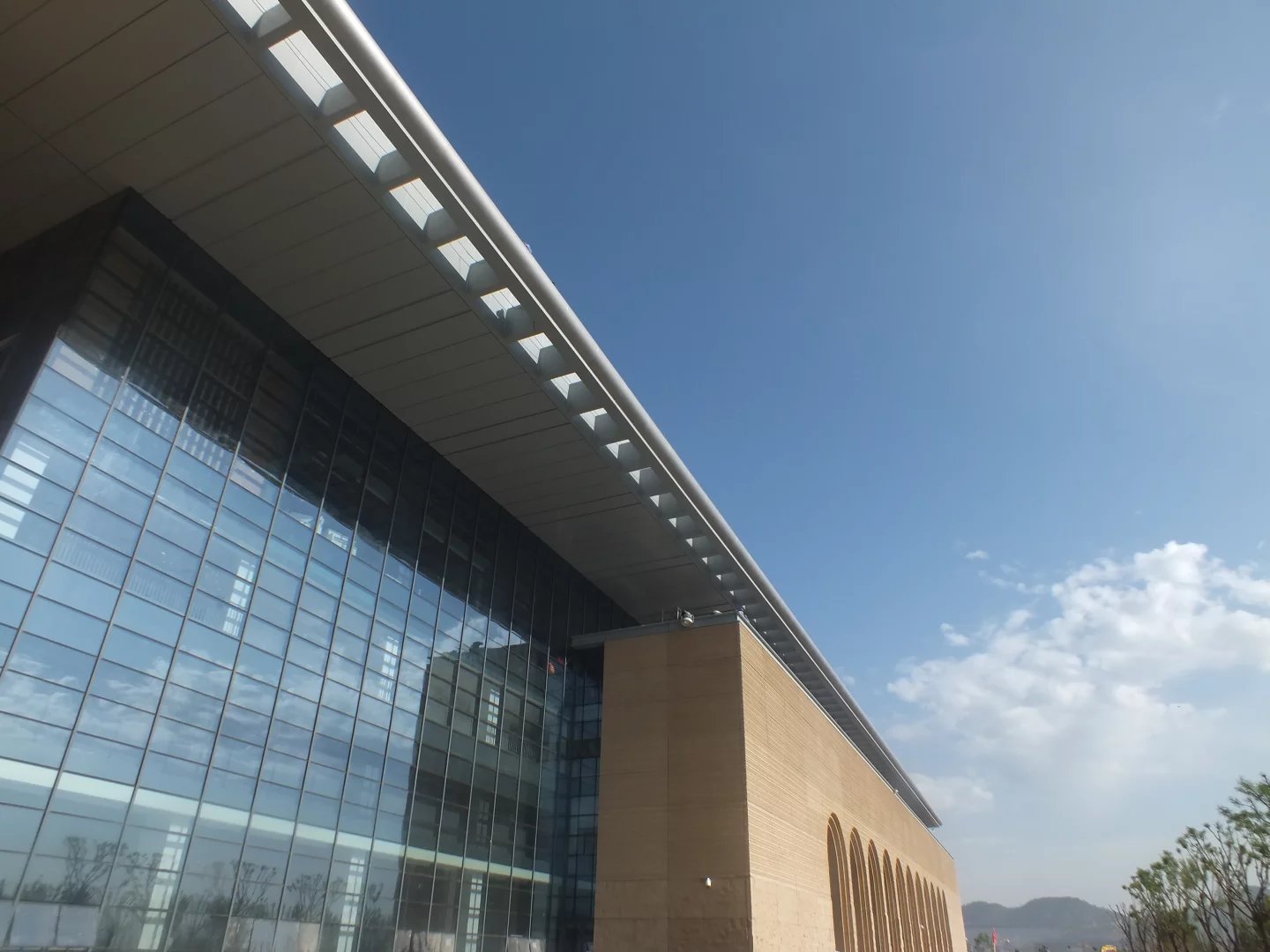 國(guó)內(nèi)首超大型鋁蜂窩板吊頂項(xiàng)目 國(guó)內(nèi)首超大型鋁蜂窩板吊頂項(xiàng)目