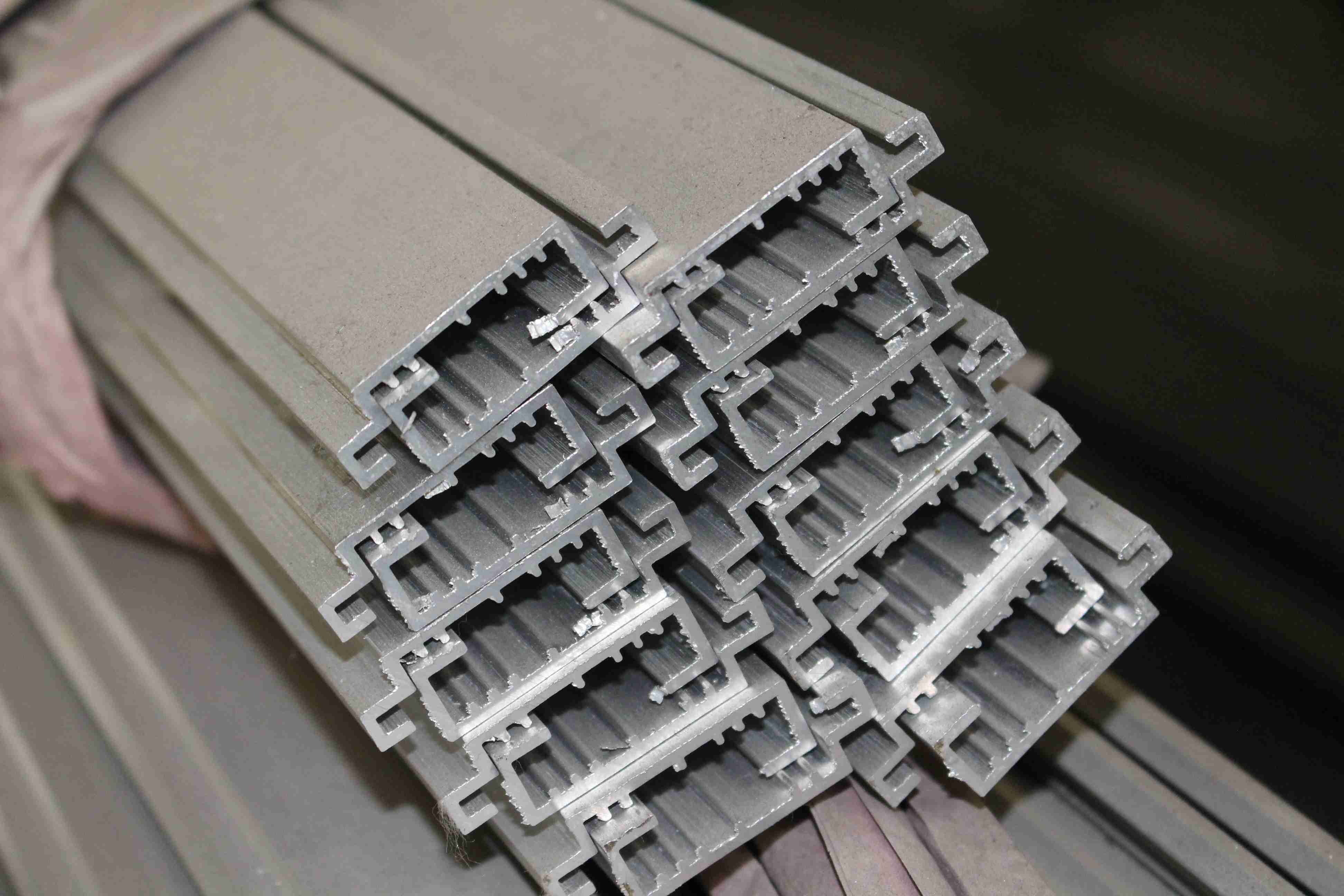 幕墻鋁單板厚度該怎樣選擇 幕墻鋁單板厚度該怎樣選擇