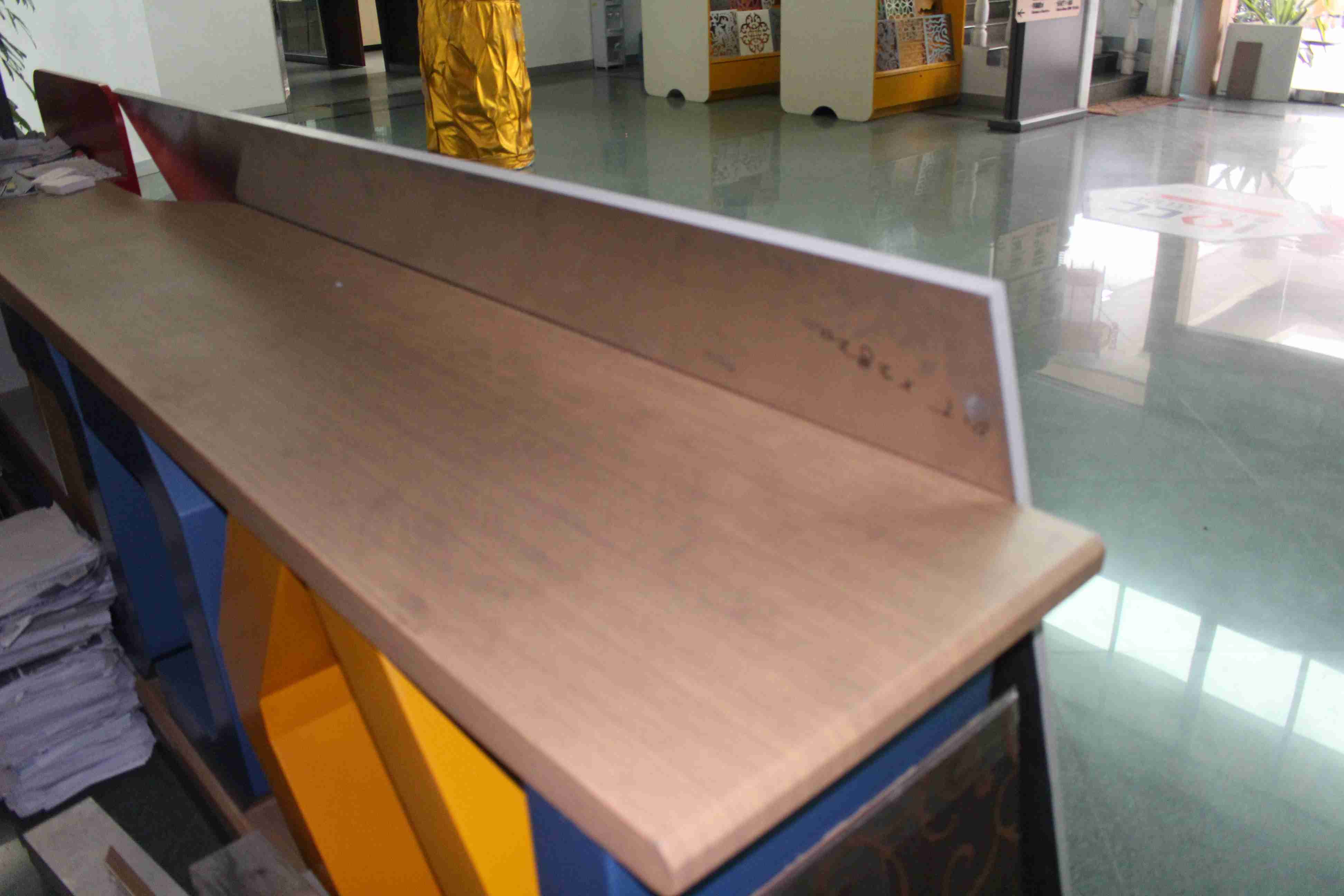 蜂窩芯的優(yōu)缺點(diǎn) 蜂窩芯的優(yōu)缺點(diǎn)